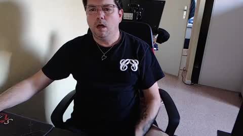 Snapshot of mistercoeur1 chatting on December 28, 3:37 pm mistercoeur online show from December 28, 3:37 pm