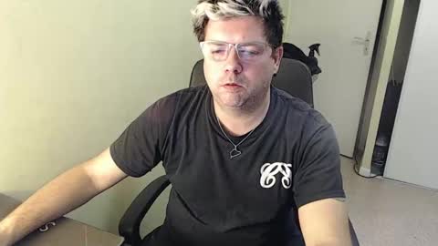 Snapshot of mistercoeur1 chatting on January 2, 5:39 pm mistercoeur online show from January 2, 5:39 pm