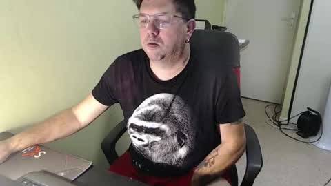 Snapshot of mistercoeur1 chatting on November 1, 8:49 am mistercoeur online show from November 1, 8:49 am