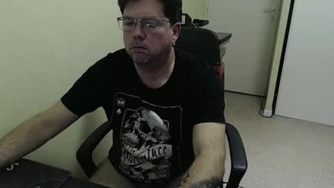 Snapshot of mistercoeur1 chatting on November 25, 10:10 pm mistercoeur online show from November 25, 10:10 pm