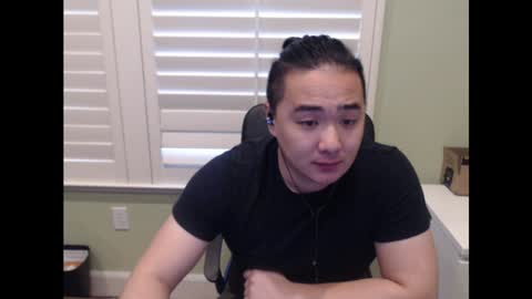 Snapshot of misterlionking chatting on January 14, 11:58 pm Eric online show from January 14, 11:58 pm