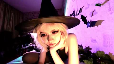 Snapshot of mistr_daria_femdom chatting on October 28, 7:38 pm mistr_daria_femdom online show from October 28, 7:38 pm