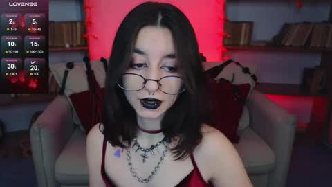 Snapshot of mistress__marcelline chatting on September 17, 9:33 am Marcelline online show from September 17, 9:33 am