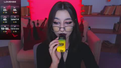 Snapshot of mistress__marcelline chatting on October 15, 9:31 am Marcelline online show from October 15, 9:31 am