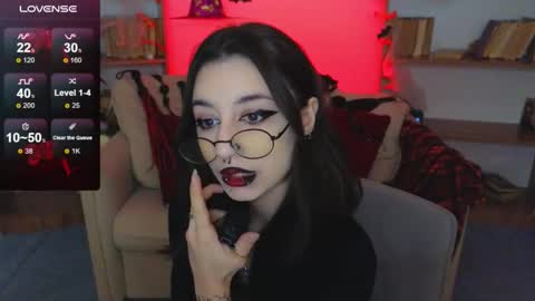 Snapshot of mistress__marcelline chatting on October 19, 9:32 am Marcelline online show from October 19, 9:32 am