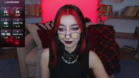 Snapshot of mistress__marcelline chatting on October 29, 9:44 am Marcelline online show from October 29, 9:44 am