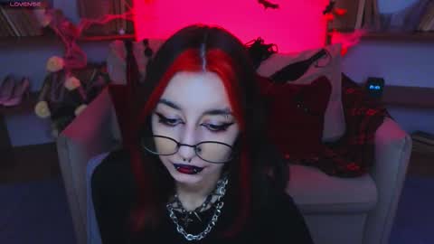 Snapshot of mistress__marcelline chatting on October 31, 10:16 am Marcelline online show from October 31, 10:16 am