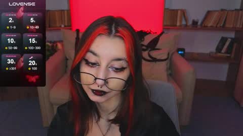 Snapshot of mistress__marcelline chatting on November 27, 10:50 am Marcelline online show from November 27, 10:50 am