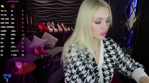 Darsy online show from December 17, 1:49 pm