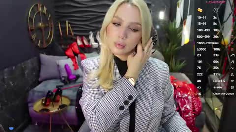 Darsy online show from February 11, 1:41 pm