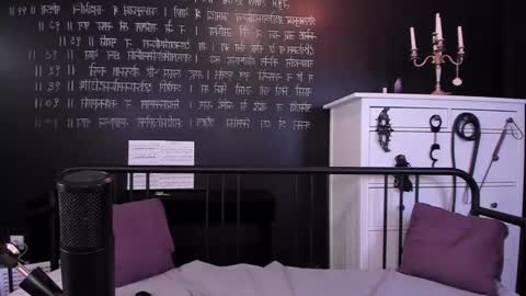 Snapshot of mistress_marlene chatting on February 15, 4:45 pm Mistress Marlene online show from February 15, 4:45 pm