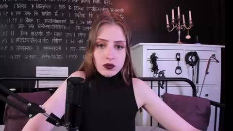 Snapshot of mistress_marlene chatting on October 24, 10:33 am Mistress Marlene online show from October 24, 10:33 am