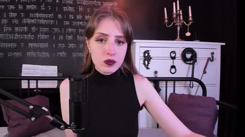 Snapshot of mistress_marlene chatting on November 6, 8:15 am Mistress Marlene online show from November 6, 8:15 am