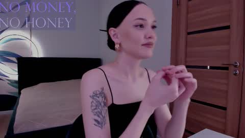 Snapshot of mistress_mialibra chatting on November 9, 3:49 am Mistress Mia online show from November 9, 3:49 am