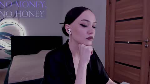Snapshot of mistress_mialibra chatting on December 2, 1:44 am Mistress Mia online show from December 2, 1:44 am