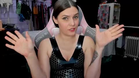 Dirty Priest and Ivi online show from February 14, 7:02 pm