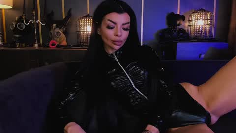 Elenia online show from December 15, 11:23 am