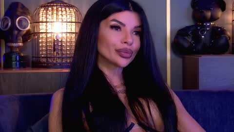 Elenia online show from March 11, 1:28 pm