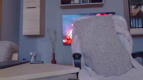 Snapshot of mistressellie chatting on January 30, 2:15 pm MitressEllie--Your Bratty Miss online show from January 30, 2:15 pm