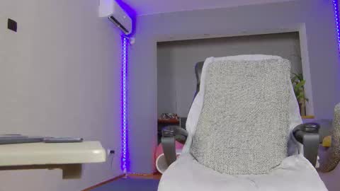 Snapshot of mistressellie chatting on November 13, 6:29 pm MitressEllie--Your Bratty Miss online show from November 13, 6:29 pm