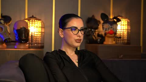 Snapshot of mistresskellykent chatting on May 21, 10:50 pm Mistress Kelly online show from May 21, 10:50 pm
