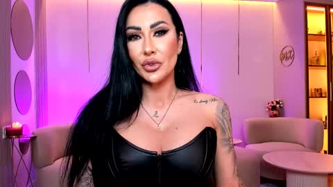 Snapshot of mistresskennya chatting on December 3, 9:35 pm mistresskennya online show from December 3, 9:35 pm