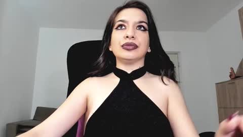 Snapshot of mistressmichelle5 chatting on December 5, 11:38 am YourGoddessM online show from December 5, 11:38 am