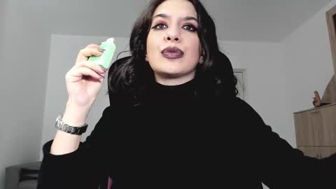 Snapshot of mistressmichelle5 chatting on December 6, 10:49 am YourGoddessM online show from December 6, 10:49 am