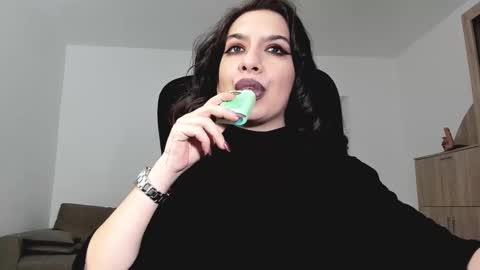 Snapshot of mistressmichelle5 chatting on December 6, 2:38 pm YourGoddessM online show from December 6, 2:38 pm
