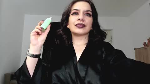 Snapshot of mistressmichelle5 chatting on December 6, 10:30 pm YourGoddessM online show from December 6, 10:30 pm