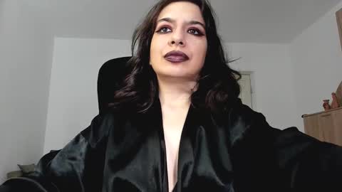 Snapshot of mistressmichelle5 chatting on December 7, 11:29 am YourGoddessM online show from December 7, 11:29 am