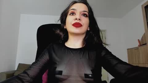Snapshot of mistressmichelle5 chatting on December 21, 11:01 am YourGoddessM online show from December 21, 11:01 am