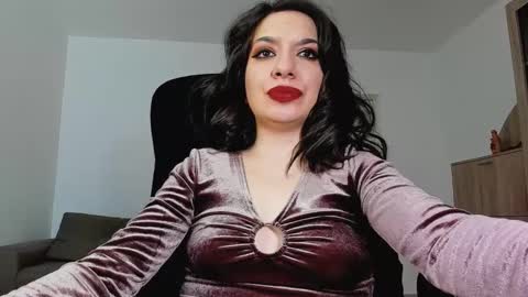 Snapshot of mistressmichelle5 chatting on January 12, 4:00 am YourGoddessM online show from January 12, 4:00 am