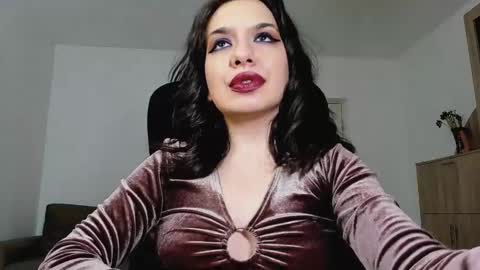 Snapshot of mistressmichelle5 chatting on February 8, 7:26 am YourGoddessM online show from February 8, 7:26 am