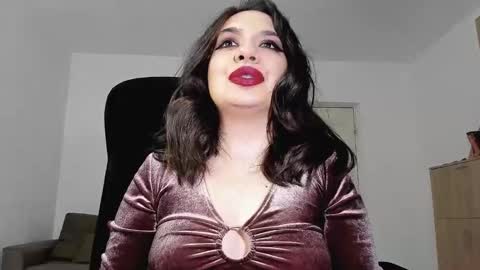 Snapshot of mistressmichelle5 chatting on February 27, 6:18 am YourGoddessM online show from February 27, 6:18 am
