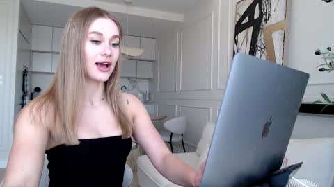 mistressuniverse online show from March 3, 10:21 am