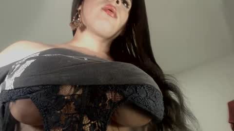 Snapshot of mistressxxalice chatting on December 28, 10:34 pm ALICE MADANE online show from December 28, 10:34 pm