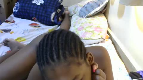 Snapshot of misty_shee chatting on February 19, 7:28 am misty_shee online show from February 19, 7:28 am