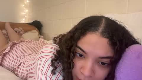 Snapshot of mixedmamas chatting on February 14, 8:00 am mixedmamas online show from February 14, 8:00 am