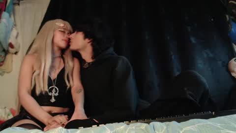 Naomi and Nekorii online show from April 22, 2:03 am