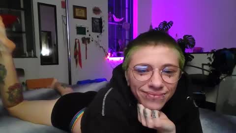 Snapshot of mixx_jinxxx chatting on February 17, 1:15 am Jinx online show from February 17, 1:15 am