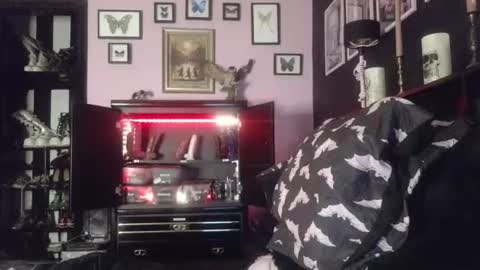 Mizz Bonez online show from May 3, 8:42 am
