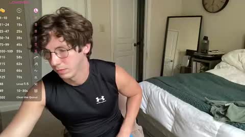 Snapshot of mizzo001 chatting on September 10, 11:54 am Leo online show from September 10, 11:54 am