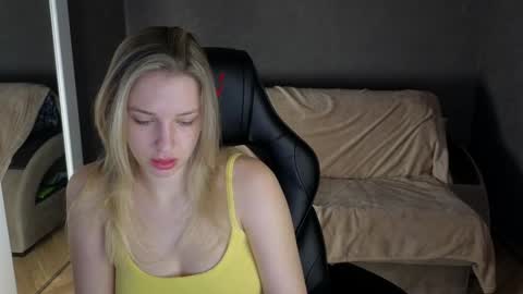 Lili online show from December 2, 7:47 am