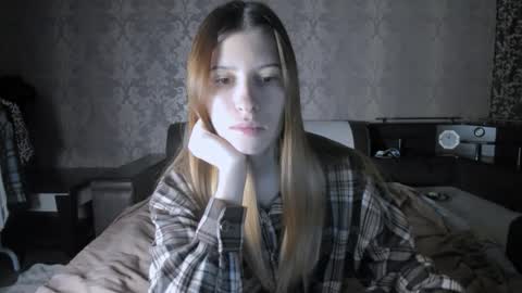 Lili online show from December 2, 9:58 am