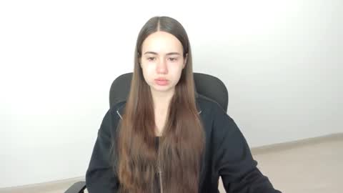 Snapshot of mmm_bananaa_ chatting on December 5, 6:55 pm Beata online show from December 5, 6:55 pm