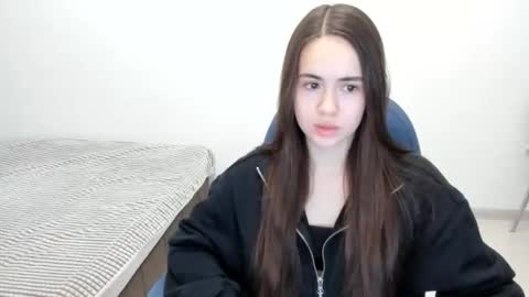 Snapshot of mmm_bananaa_ chatting on December 9, 5:30 pm Beata online show from December 9, 5:30 pm