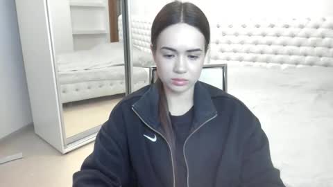Snapshot of mmm_bananaa_ chatting on January 17, 7:38 pm Beata online show from January 17, 7:38 pm