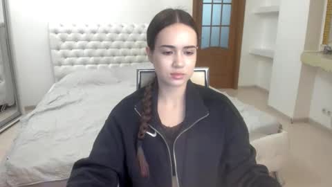 Snapshot of mmm_bananaa_ chatting on February 1, 4:11 pm Beata online show from February 1, 4:11 pm