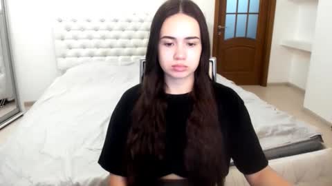 Snapshot of mmm_bananaa_ chatting on February 3, 5:35 pm Beata online show from February 3, 5:35 pm